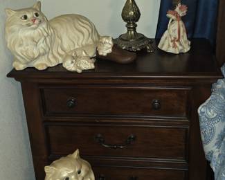 Mahogany End Table -,Vintage Cat Figurine- Blue Lamp