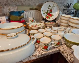 Mikasa Crab Apple Dish Set