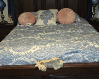 Queen High Back Mahogany Bed