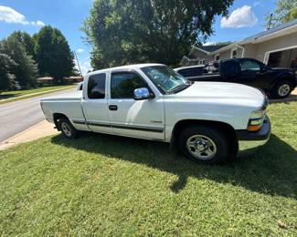 Update: Truck is sold.
WILL PRESALE THIS TRUCK. CONTACT US IF INTERESTED
2001 Chevrolet Silverado 1500 extended cab, short bed truck. 106,192 original miles, V8, 4.8 Liter, automatic, 2WD. Have clean title. Just had truck inspection on Tuesday August 12th. Asking $11,000