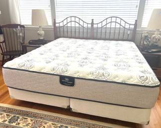 King Size Serta Mattress Set 