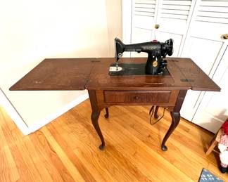 Singer Sewing Machine 