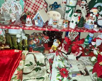 LOTS OF HOLIDAY LINENS