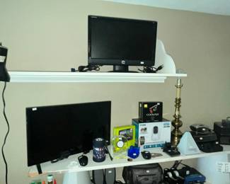 SMALL FLATSCREENS