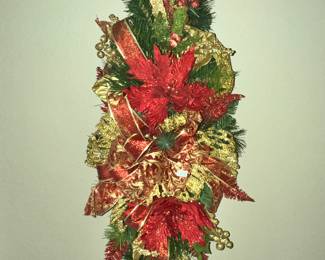 BEAUTIFUL CHRISTMAS ARRANGEMENT