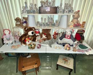 DOLLS & FIGURINES