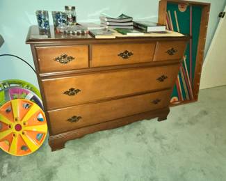 SMALL MAPLE DRESSER