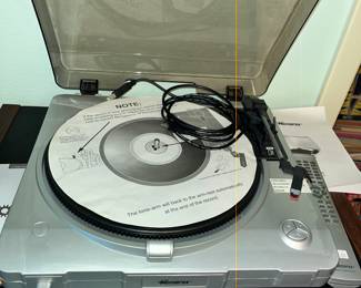 NICE MEMOREX TURNTABLE