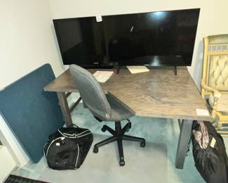LARGE CORNER DESK / TABLE, TWO FLATSCREEN TV'S, DESK CHAIRS