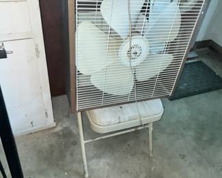BOX FAN