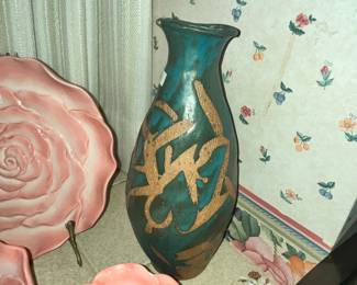 ART POTTERY VASE