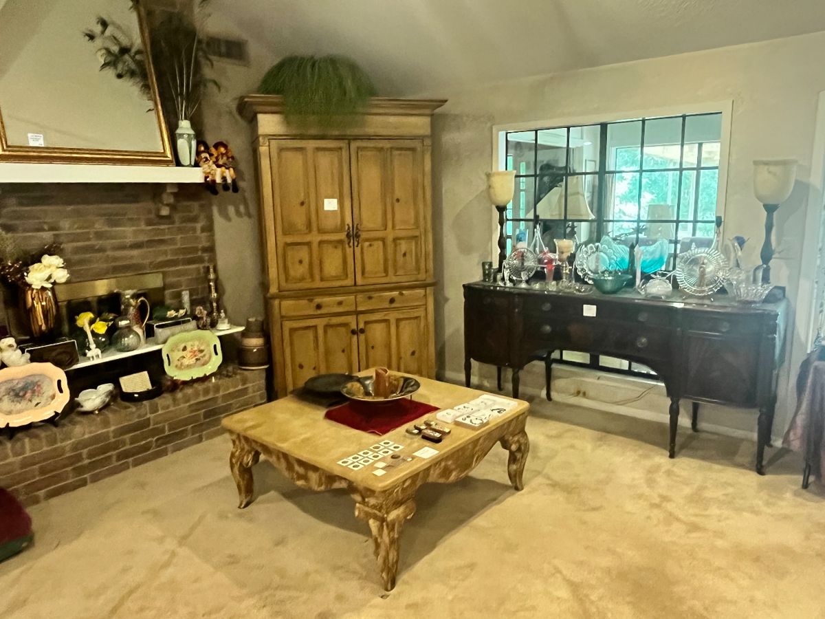 JUST A FEW ROOM SHOTS OF THIS GORGEOUS HOME!