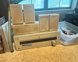 SONY 600 WATT DVD & HOME THEATER SET