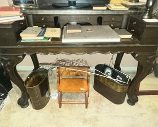 DESK HAS A FOLD-OVER TOP AND COMPLETELY CLOSES UP!