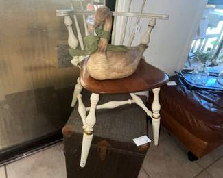 SMALL COLONIAL CHAIR
