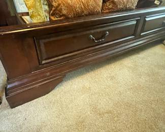 DRAWERS IN FOOTBOARD