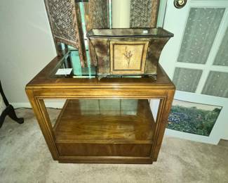 CONTEMPORARY END TABLE