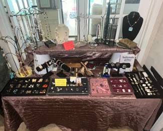 JEWELRY TABLE