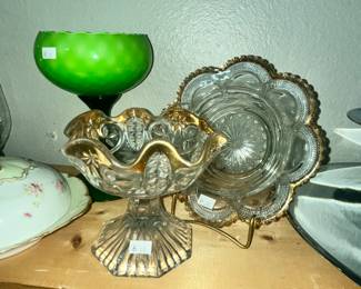 GOLD RUFFLE-EDGE CANDY DISH