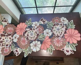 WONDERFUL TABLE DECORATION