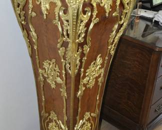 This pair of pedestal is not in Beverly Hills. It is in a Westlake Village townhouse. When you are at the sale talk to Will and make an appointment to inspect and purchase these items at a later date. Approx. Ht.: 48"