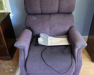 The above pictured item is in an area that is not open to the public. If you would like to inspect and purchase this item please talk to Will when you are at the sale and He will show it to you.