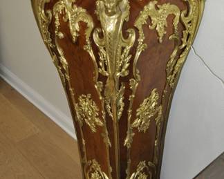 This pair of pedestal is not in Beverly Hills. It is in a Westlake Village townhouse. When you are at the sale talk to Will and make an appointment to inspect and purchase these items at a later date. Approx. Ht.: 48"