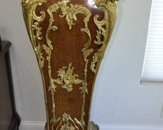 This pair of pedestal is not in Beverly Hills. It is in a Westlake Village townhouse. When you are at the sale talk to Will and make an appointment to inspect and purchase these items at a later date. Approx. Ht.: 48"