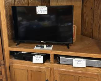 32” RCA HDTV, VHS Player. DVD VHS Combo. 