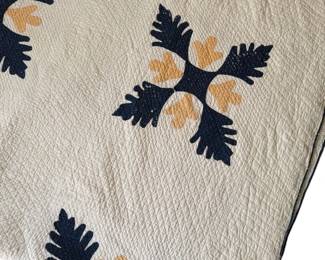 Handsewn Hawaiian Applique Quilt 90 x 86 