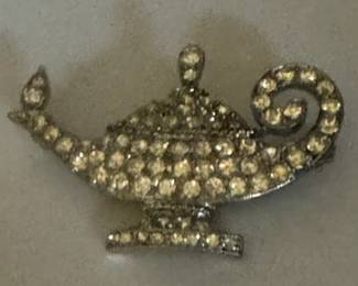 Rhinestone Aladdin lamp pin