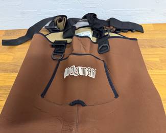 Insulated fishing waders 