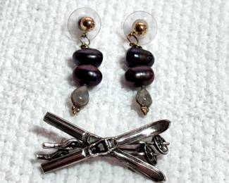 Black pearl post earrings