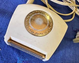 Vintage electric shaver seems to work well !