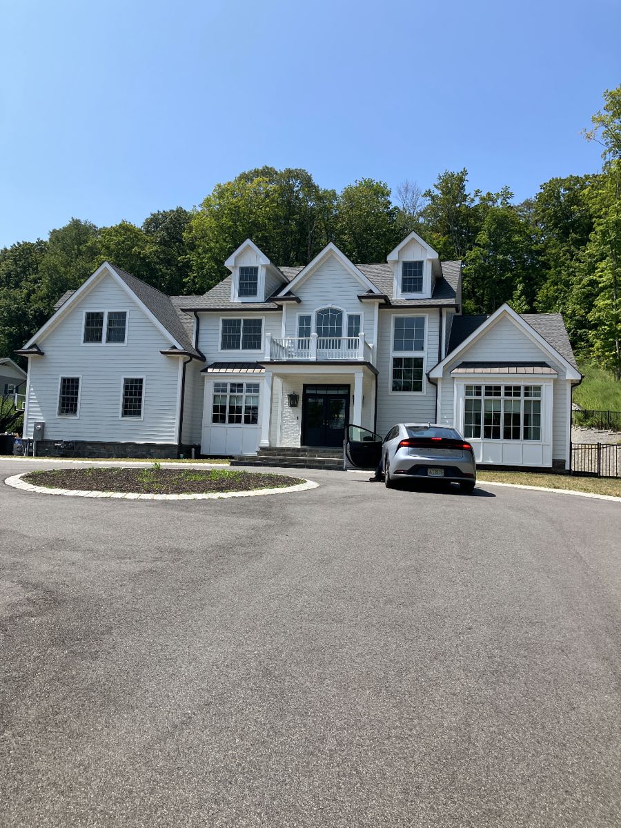 Stunning two year old home in Pompton Plains, New Jersey loaded
