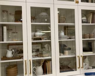 Assorted decorative pieces
