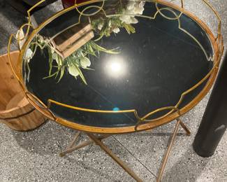 Round metal mirrored accent tablec