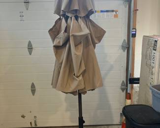 Free standing umbrella 