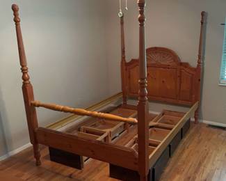 Four Poster Queen Bed With Under Bed Storage Drawers