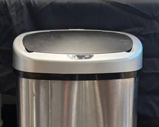 Kitchen Aid Knives, Hand Mixer, Braun Hand Blender, Sensor Can Trash Can
