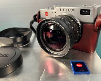 Leica  Digilux 2 close-up
Mint condition