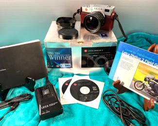 Leica Digilux 2, retro look, charger, adapter cables, instruction DVDs, manuals, lens hood
Like new!