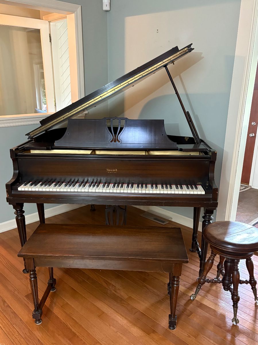 Baby Grand Piano 
