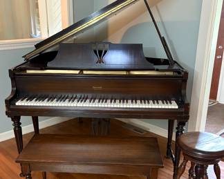 Baby Grand Piano 