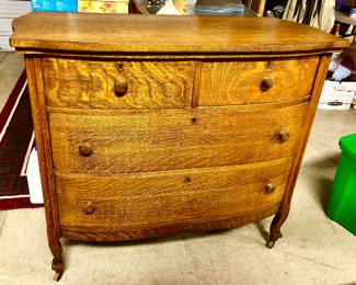 Antique 4-drawer dresser