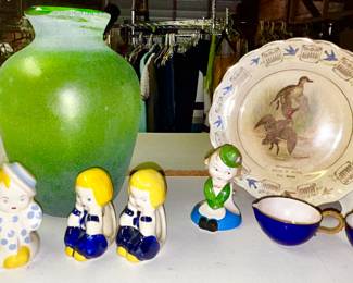 Vintage figural napkin holders, green art glass vase, antique calendar plate, enamel creamer/sugar