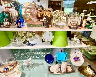 Vintage glassware, porcelain colectibles
