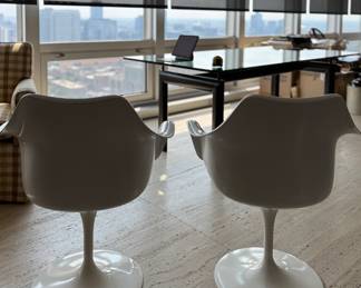 Pair of Vintage Eero Sarrinen Tulip Arm Chairs. Photo 2 of 4.