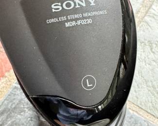 Sony Cordless Stereo Headphones MDR-1F0230. Photo 3 of 3.