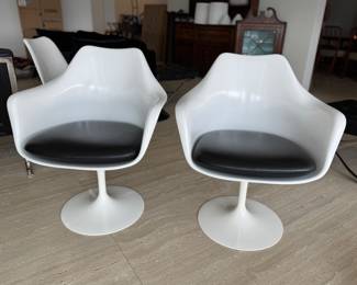 Pair of Vintage Eero Sarrinen Tulip Arm Chairs. Photo 1 of 4.